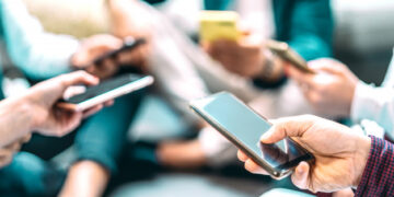 5 truffe che prendono di mira gli adolescenti e come riconoscerle